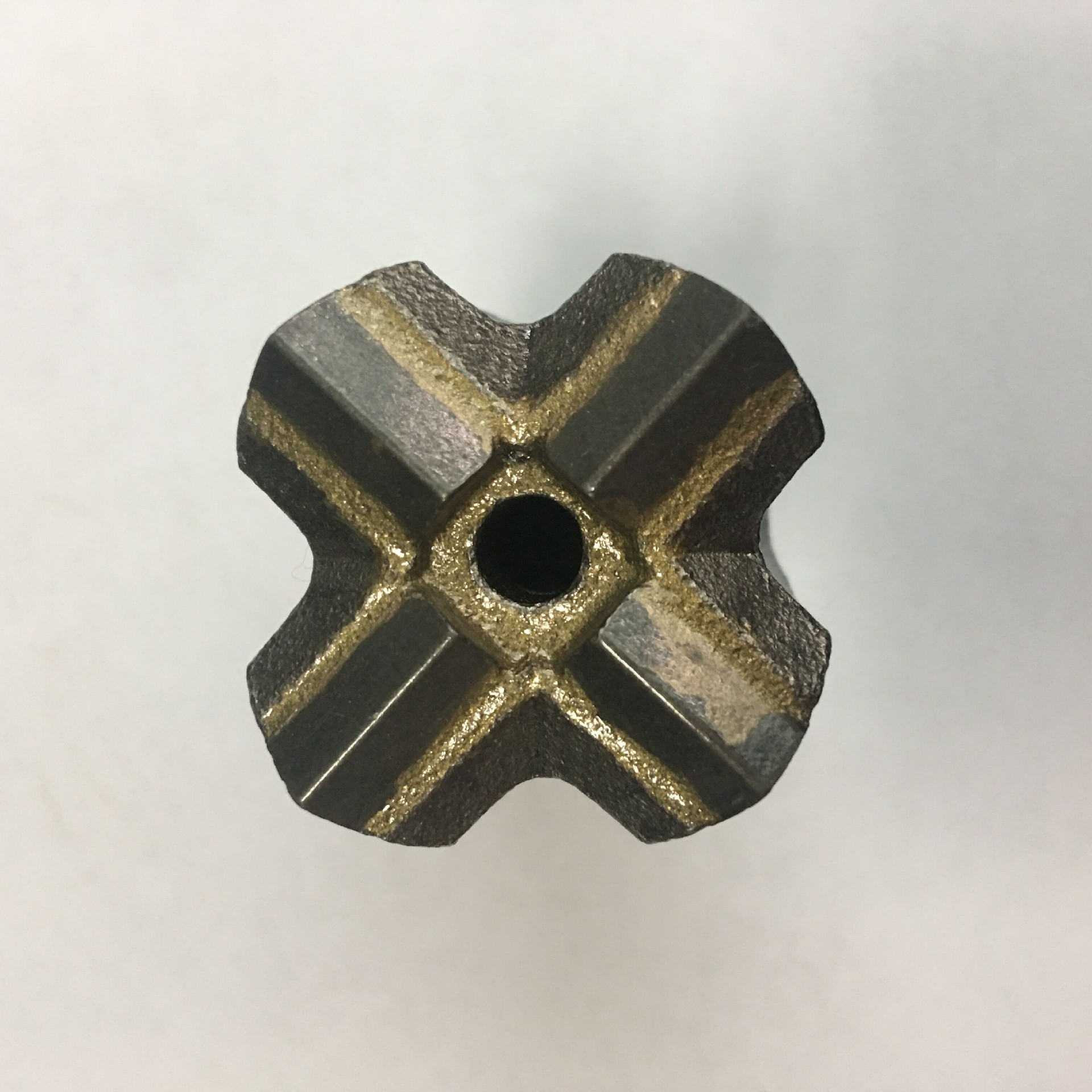 Taper cross bit