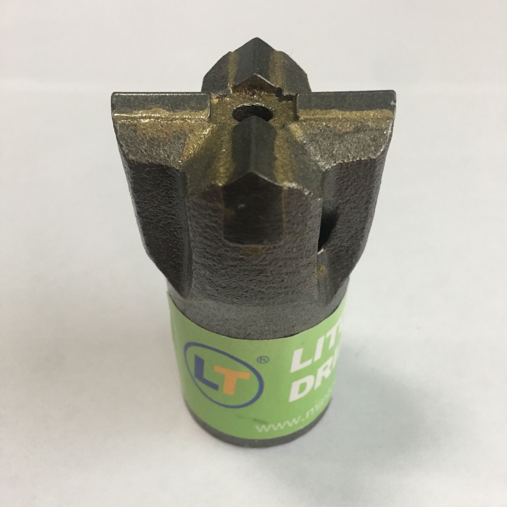 Taper cross bit
